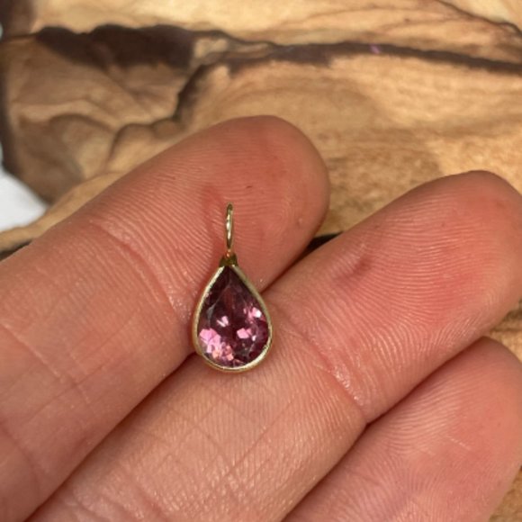 1.6CT Purplish Fuschia Tourmaline Pear Shape  14K Yellow Gold Pendant 14X6mm - Picture 2 of 7